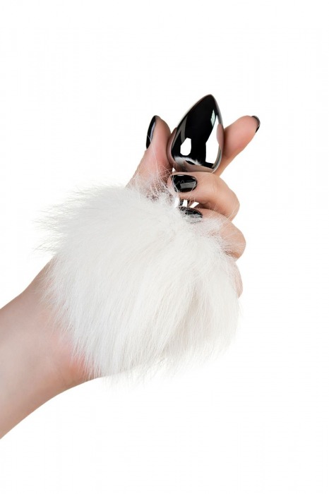 Серебристая анальная втулка с белым заячьим хвостом - Wild Lust - купить с доставкой в Москве